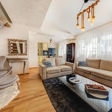 Kings Apartment *